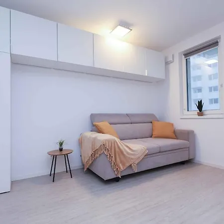 Brand New Near The Airport With Free Parking *