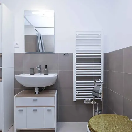Brand New Near The Airport With Free Parking * Bratislava