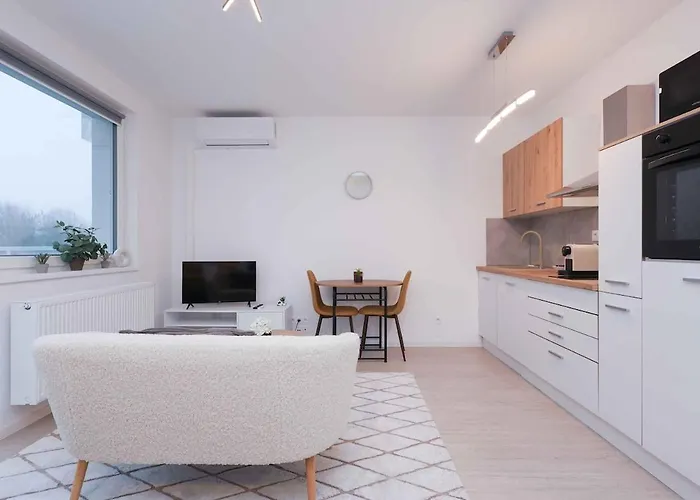 Brand New Near The Airport With Free Parking * 브라티슬라바