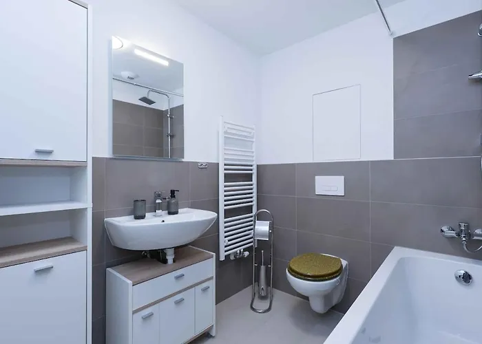 Apartment Brand New Near The Airport With Free Parking