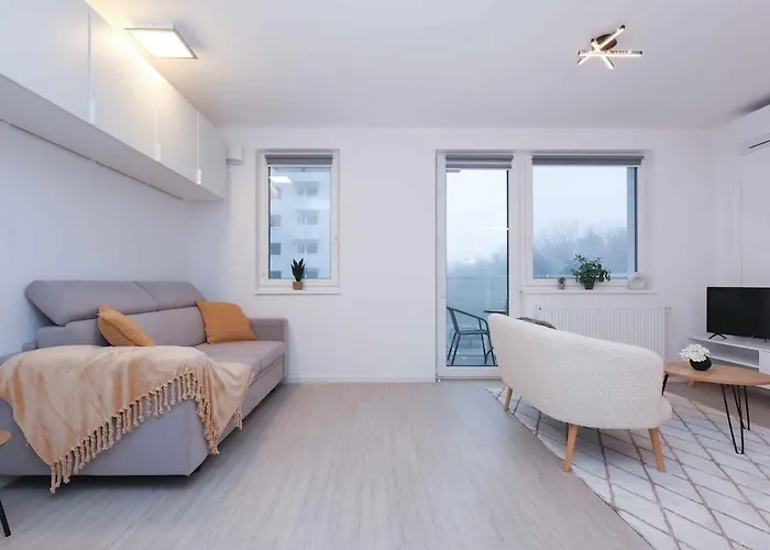 Brand New Near The Airport With Free Parking *